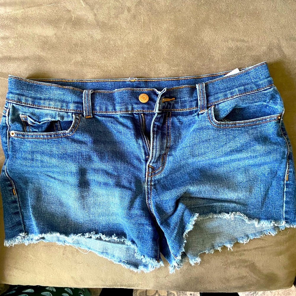 Cut off shorts